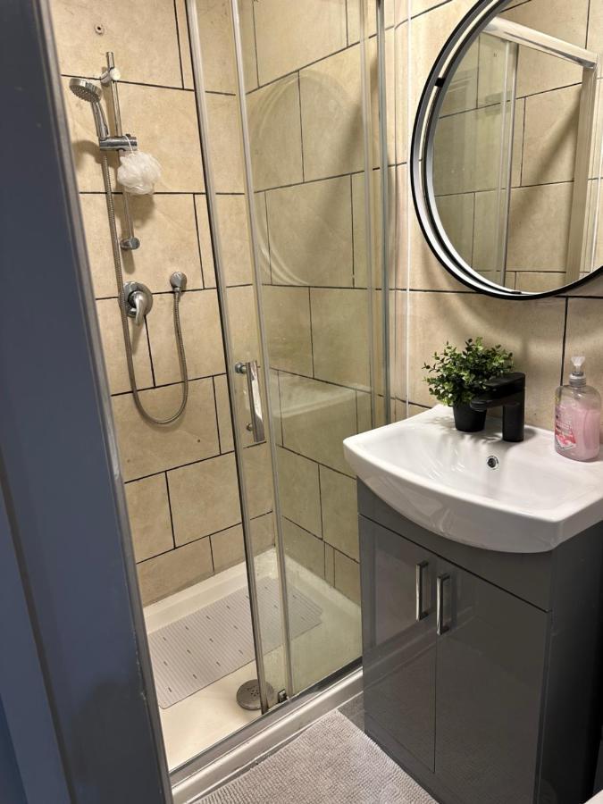 شقة Acton High Street لندن المظهر الخارجي الصورة